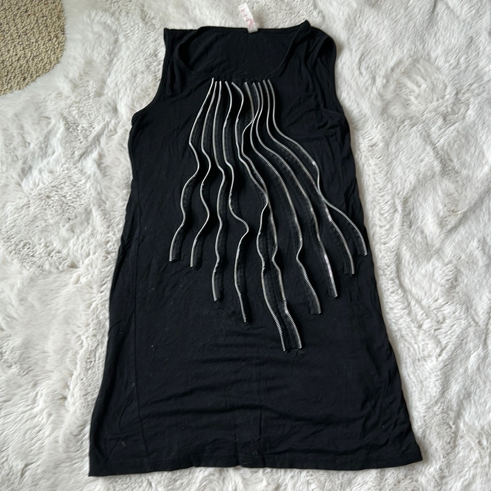 Sleeveless black tunic